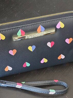 Betsey Johnson Heart Wristlet Wallet – Black Multi Hearts – Zip Around – NEW